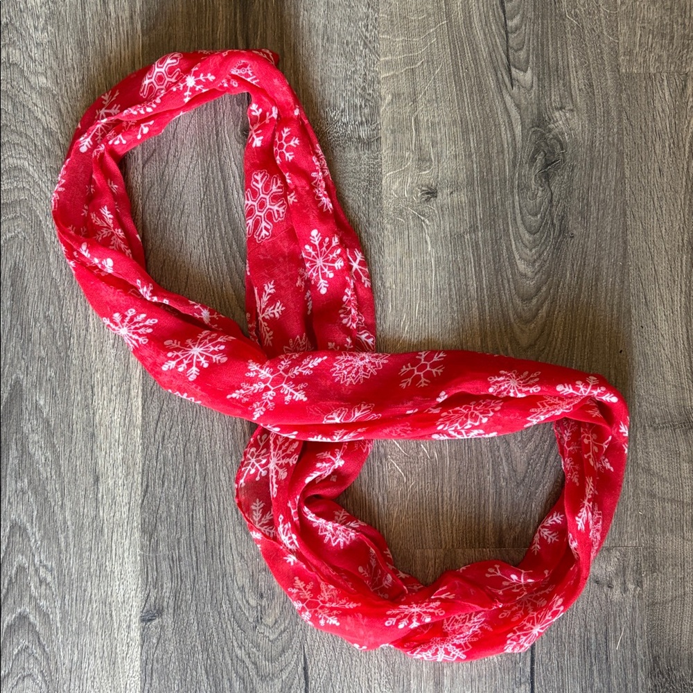Red Snowflake Patterned Scarf - Picture 2 of 3